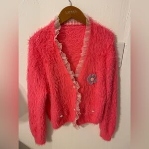 Elegant and classy sweater with pearl buttons